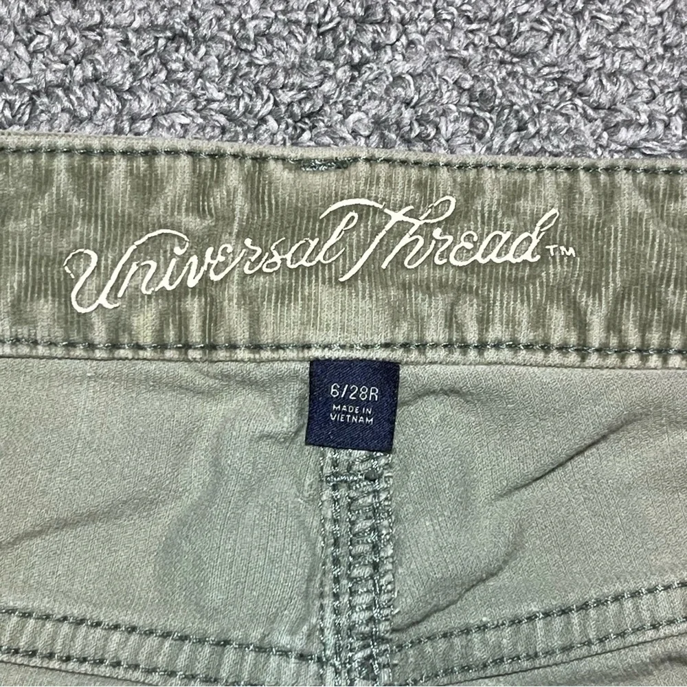 Universal Thread High Rise Skinny Corduroy Pants Womens Size 6 Green Button Fly